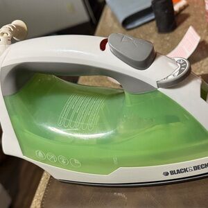Black & Decker Iron with Green and White Finish